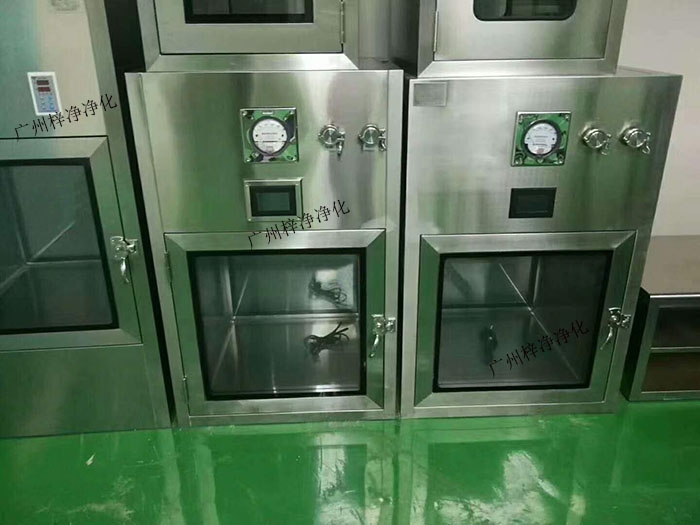 层流传递窗根据不同行业和洁净度级别,洁净室内的空气洁净度应达到相应的标准 层流传递窗使用环境和条件