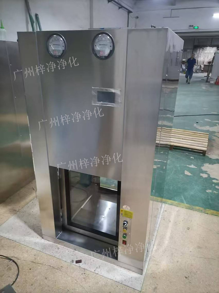 全自动层流传递窗 传递窗是一种洁净室的辅助设备
