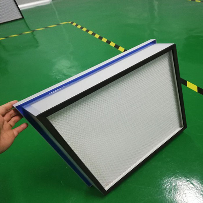 高效过滤器应用于医院、生物制药、半导体、液晶制造、精密机械、光学等技术领域等等。 高效过滤器是保障洁净车间空气灰尘过滤的重要设备